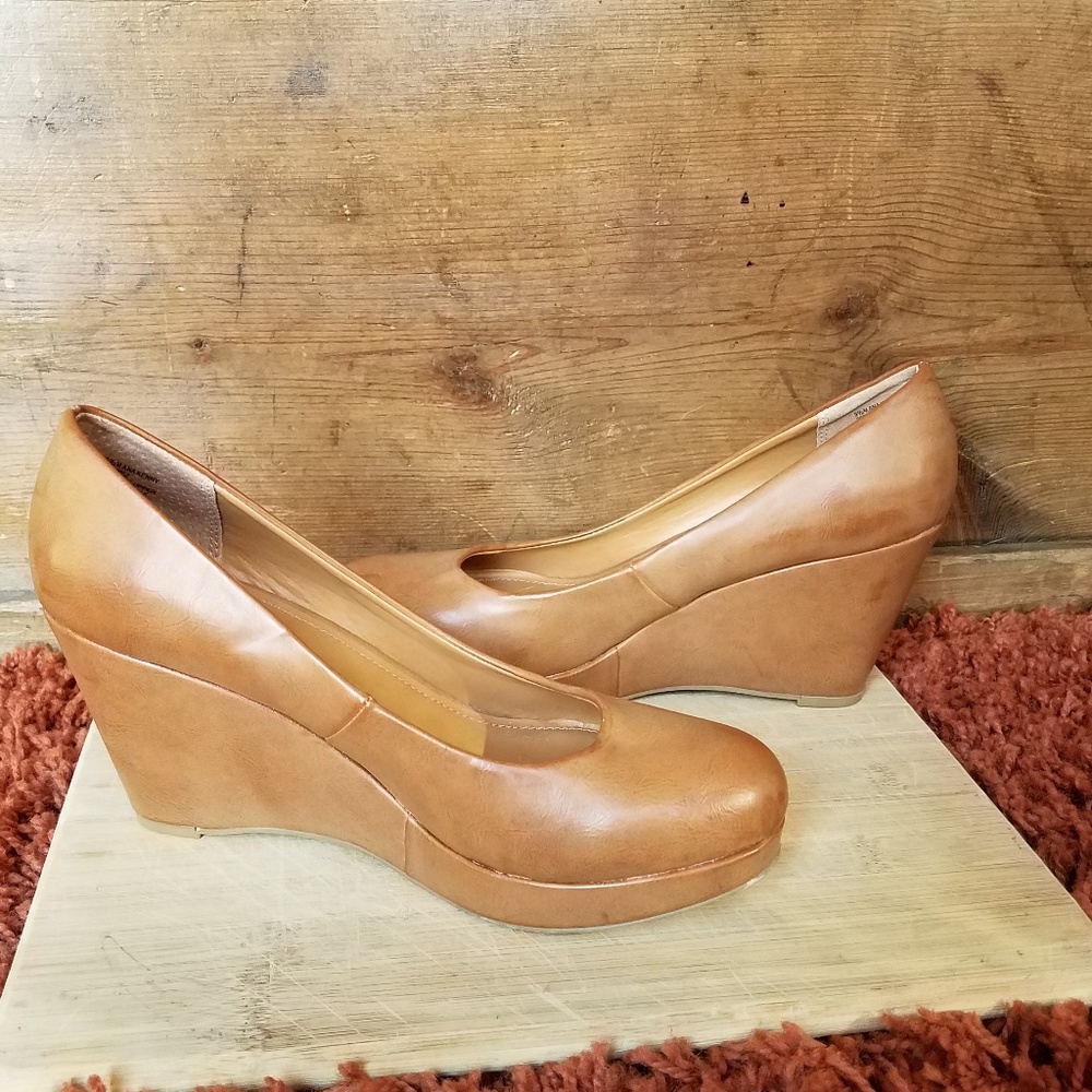Tan wedges